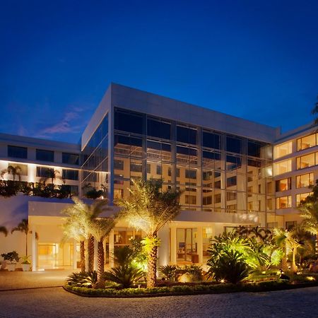 Radisson Blu Plaza Hotel Hyderabad Banjara Hills Bagian luar foto The hotel at night