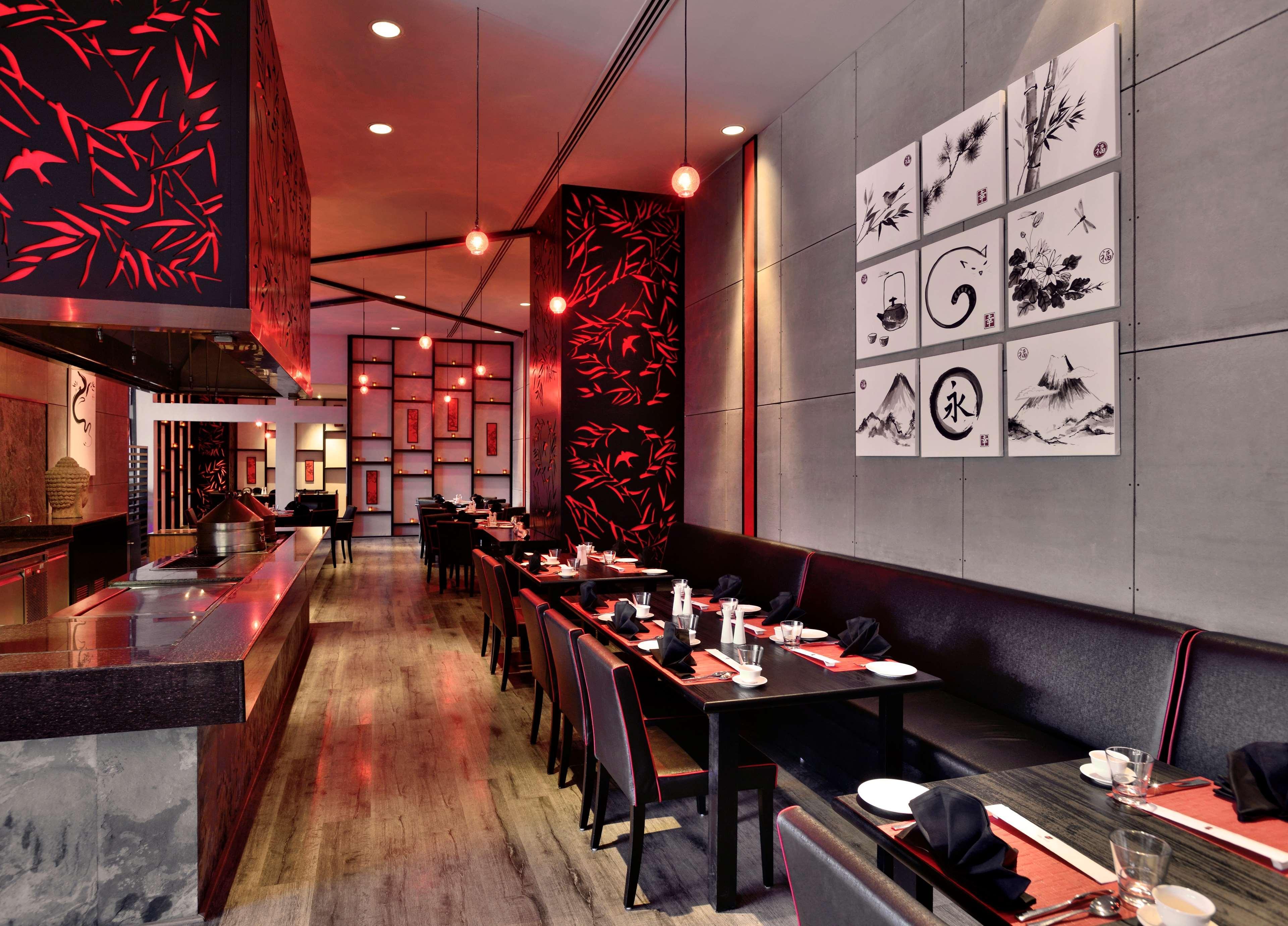 Radisson Blu Plaza Hotel Hyderabad Banjara Hills Bagian luar foto Interior of a restaurant