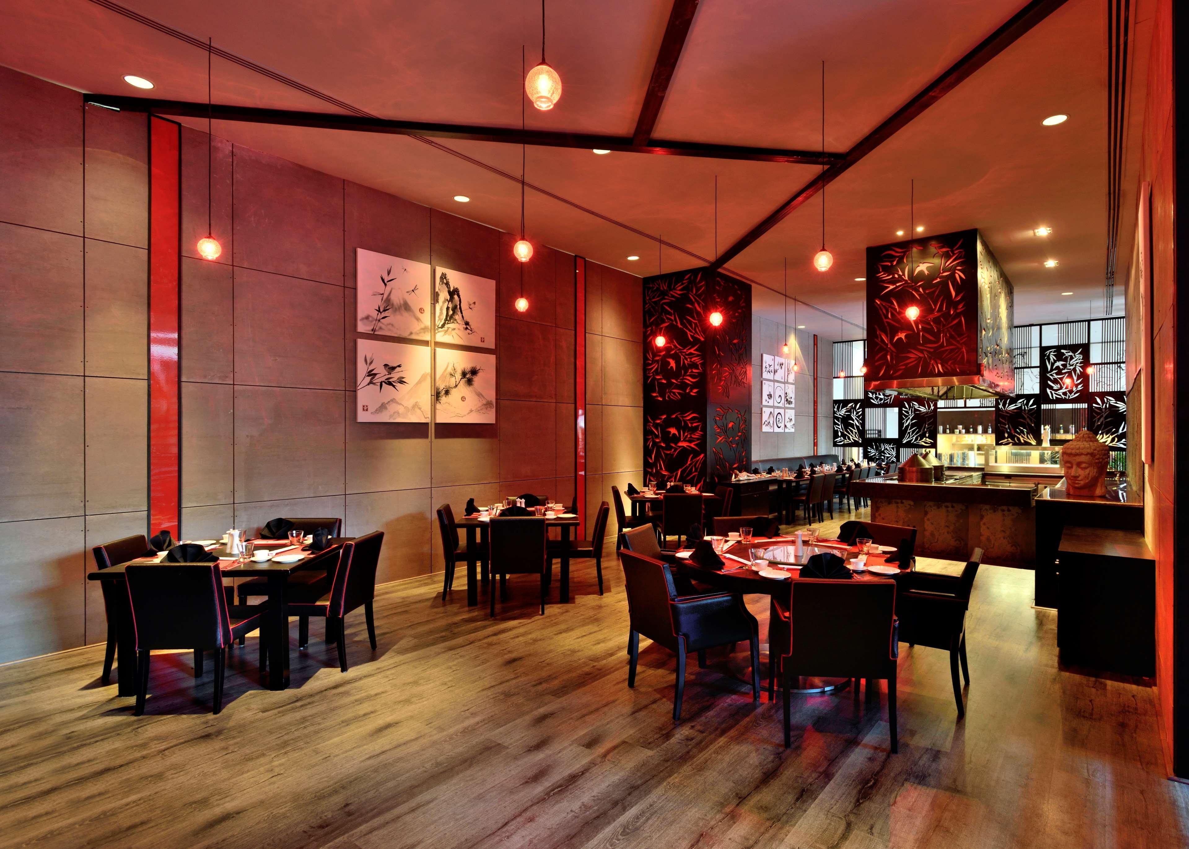 Radisson Blu Plaza Hotel Hyderabad Banjara Hills Bagian luar foto The interior of a restaurant
