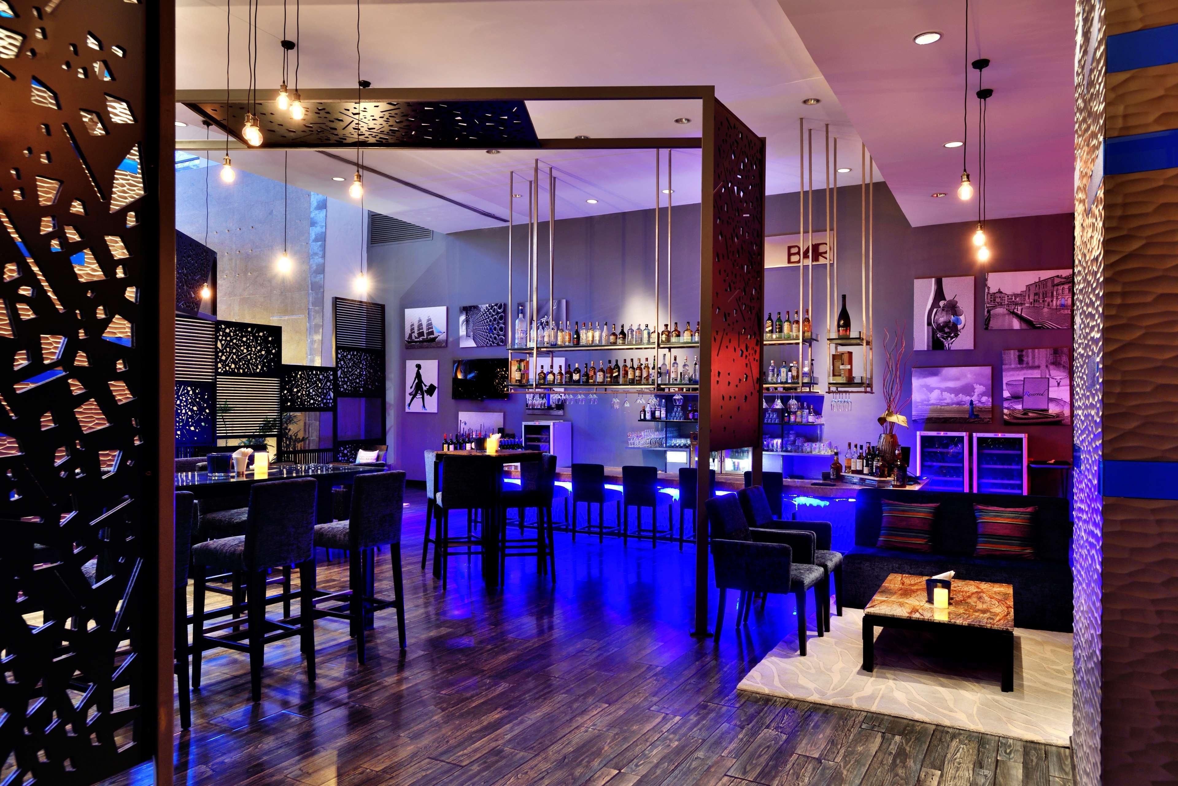 Radisson Blu Plaza Hotel Hyderabad Banjara Hills Bagian luar foto The bar at the hotel