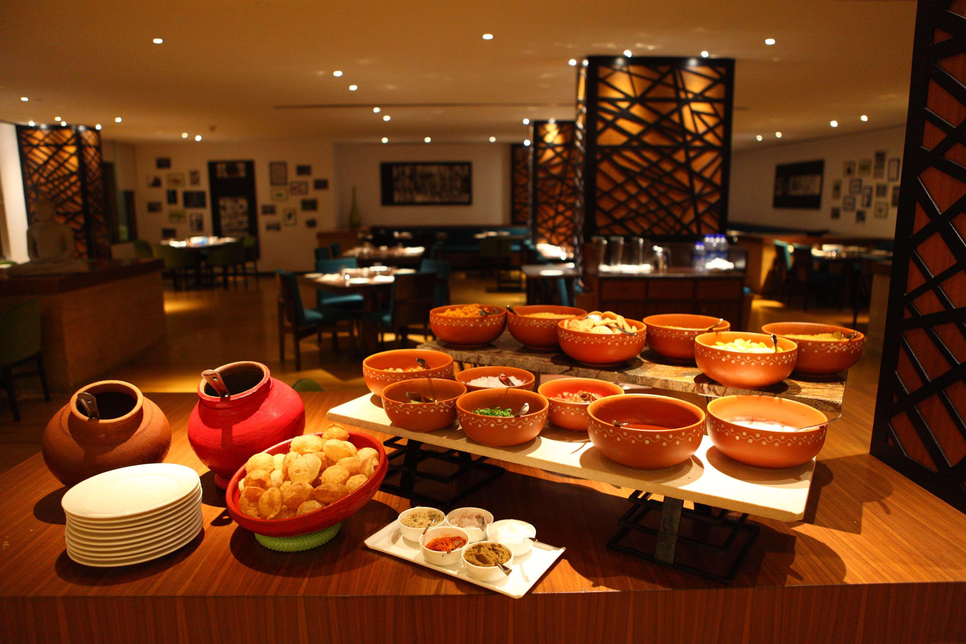Radisson Blu Plaza Hotel Hyderabad Banjara Hills Bagian luar foto A buffet at a hotel