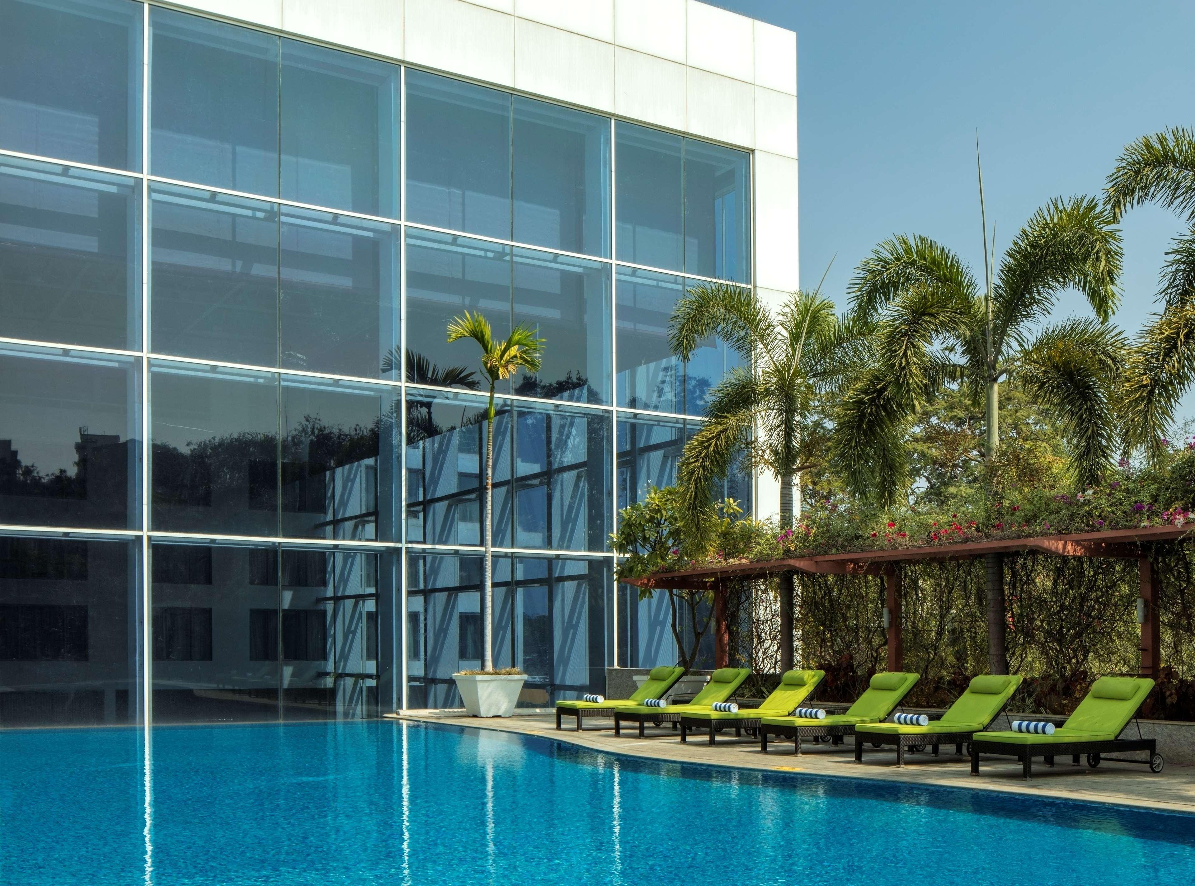 Radisson Blu Plaza Hotel Hyderabad Banjara Hills Bagian luar foto The Park, Hyderabad