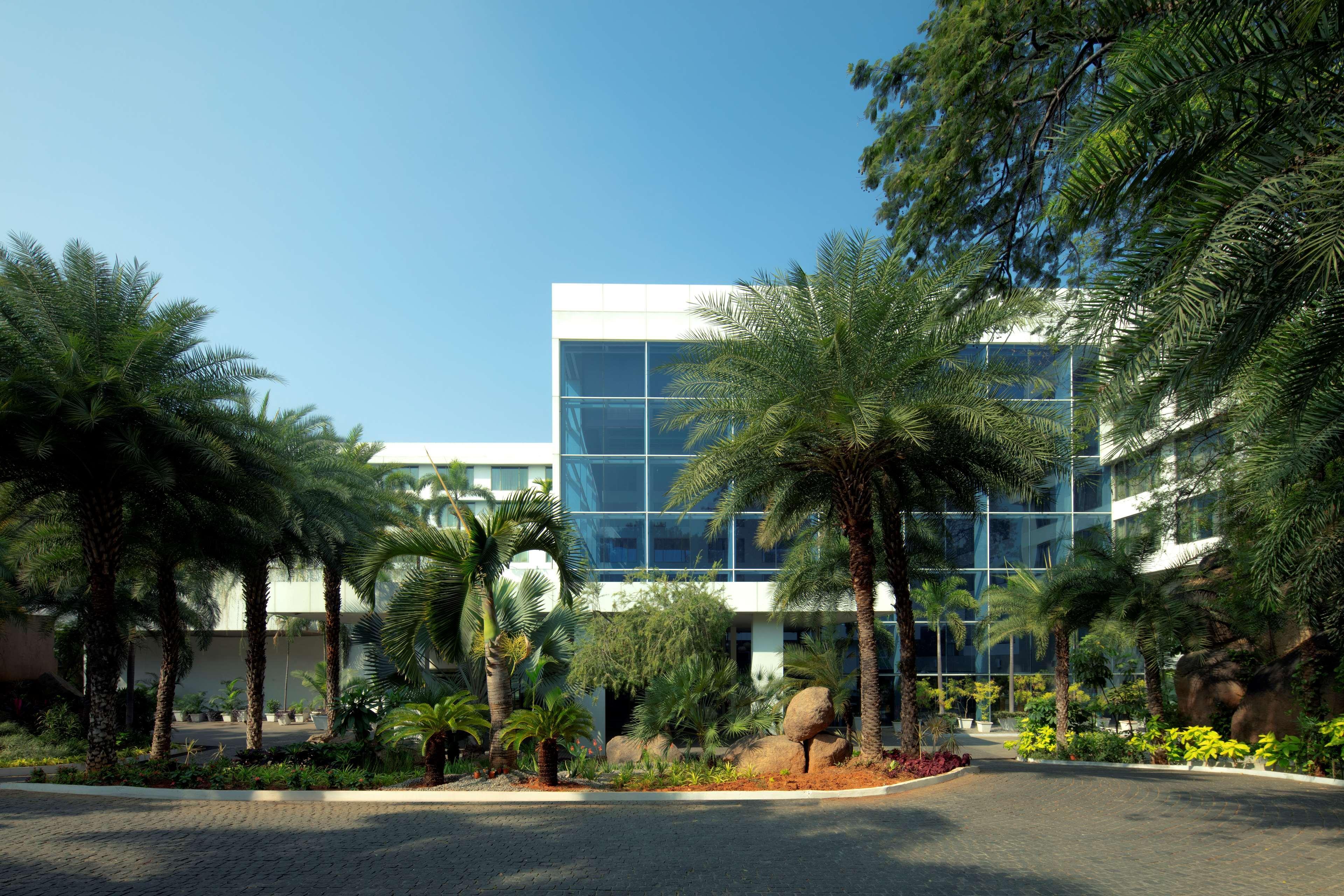Radisson Blu Plaza Hotel Hyderabad Banjara Hills Bagian luar foto The Infosys campus in Mysore