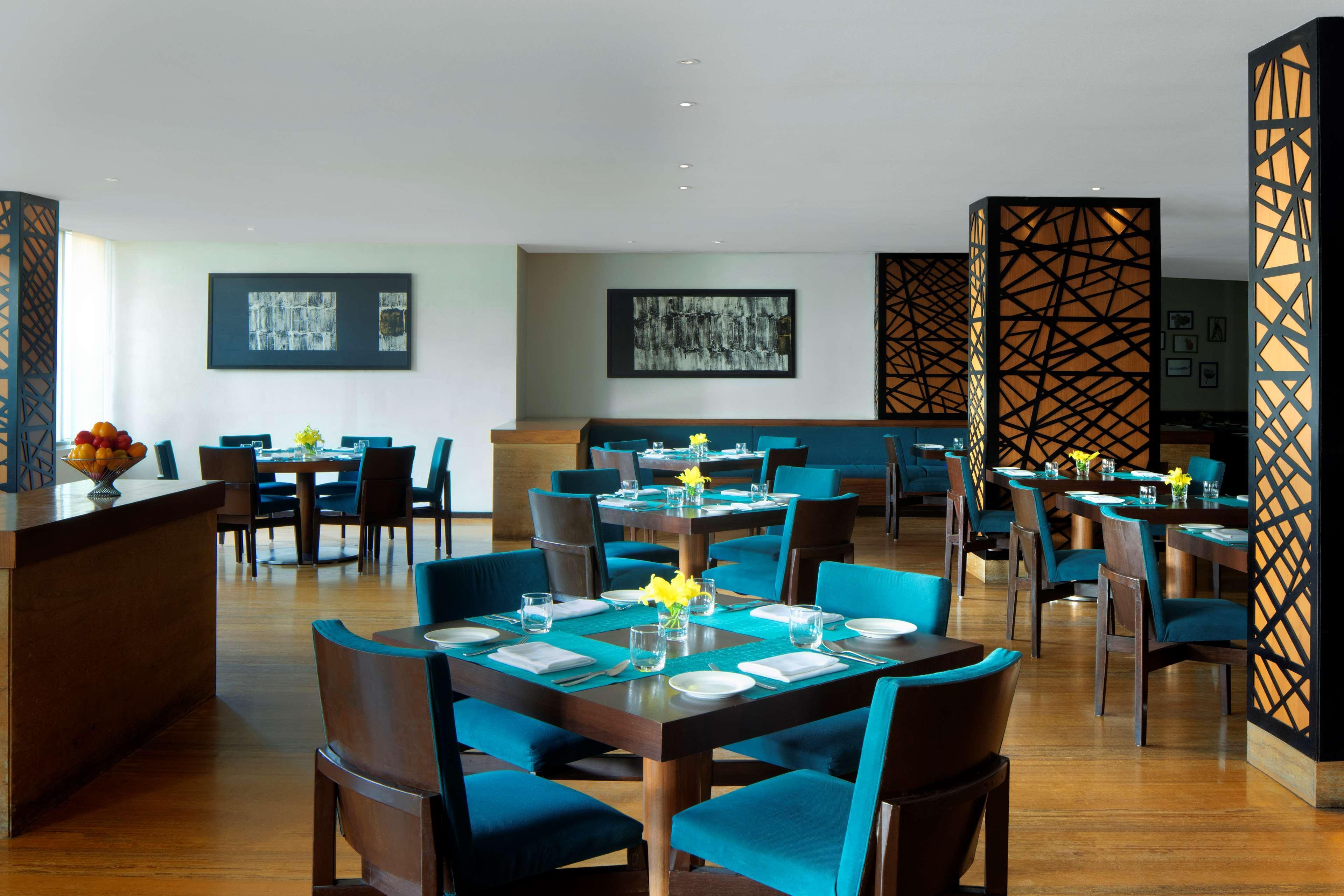 Radisson Blu Plaza Hotel Hyderabad Banjara Hills Bagian luar foto The Park, Hyderabad