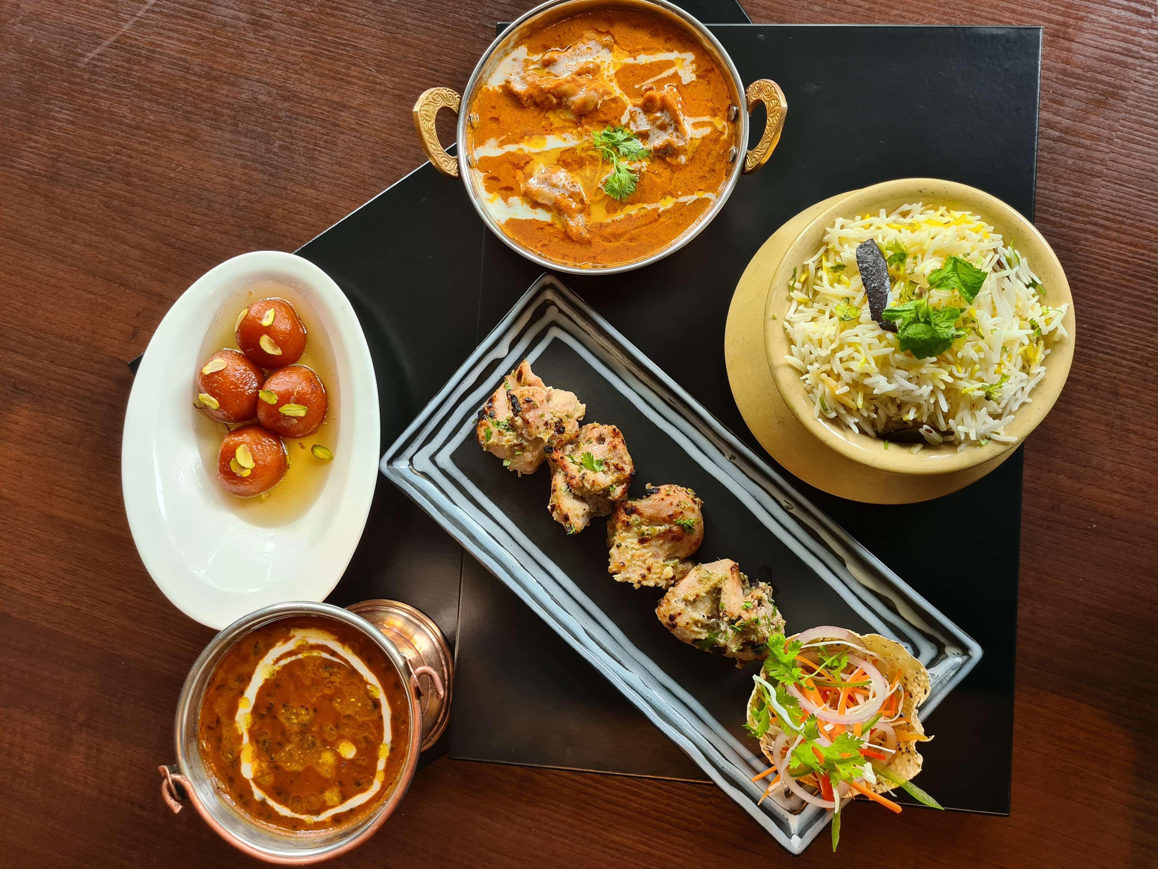 Radisson Blu Plaza Hotel Hyderabad Banjara Hills Bagian luar foto Indian cuisine