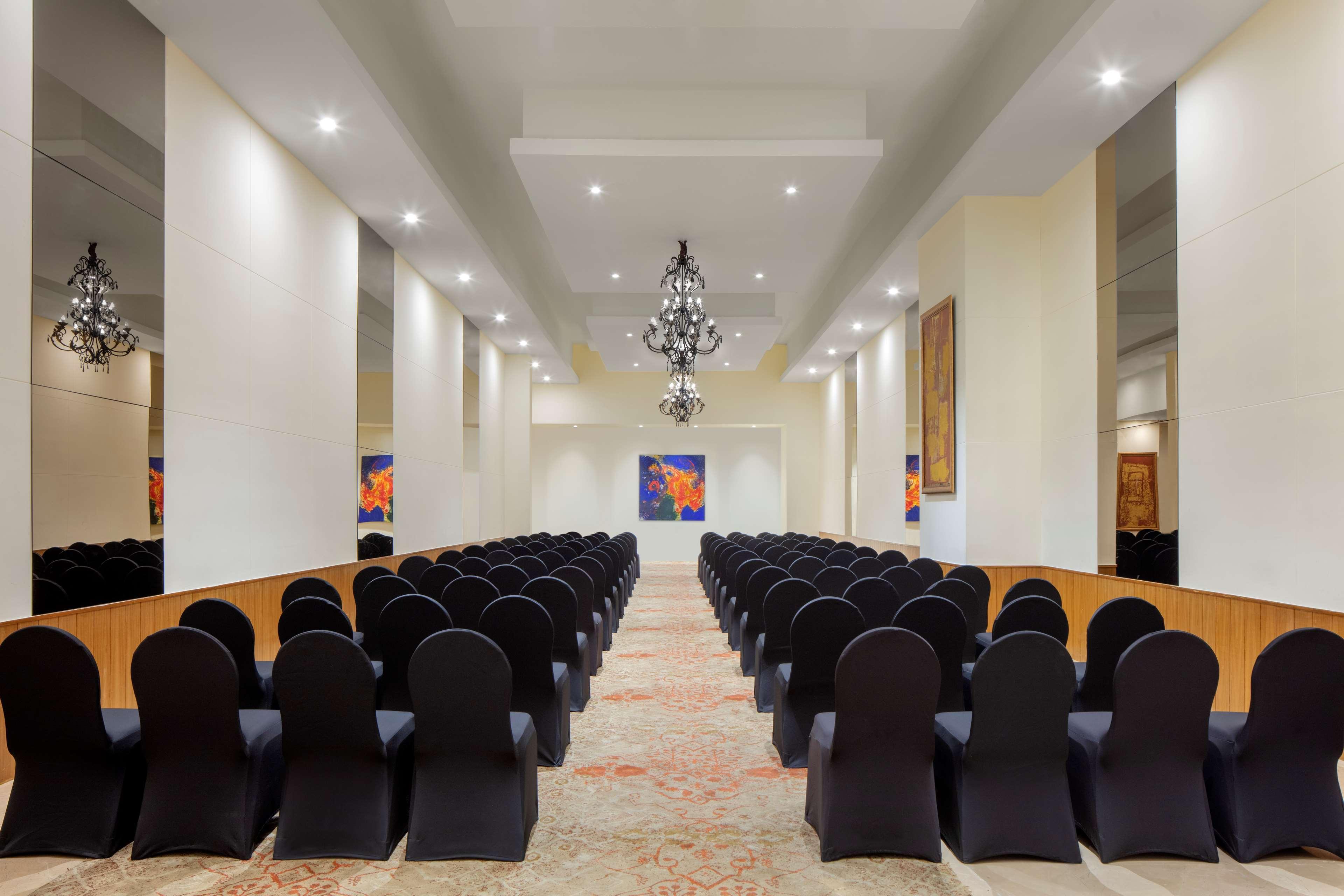 Radisson Blu Plaza Hotel Hyderabad Banjara Hills Bagian luar foto The ballroom