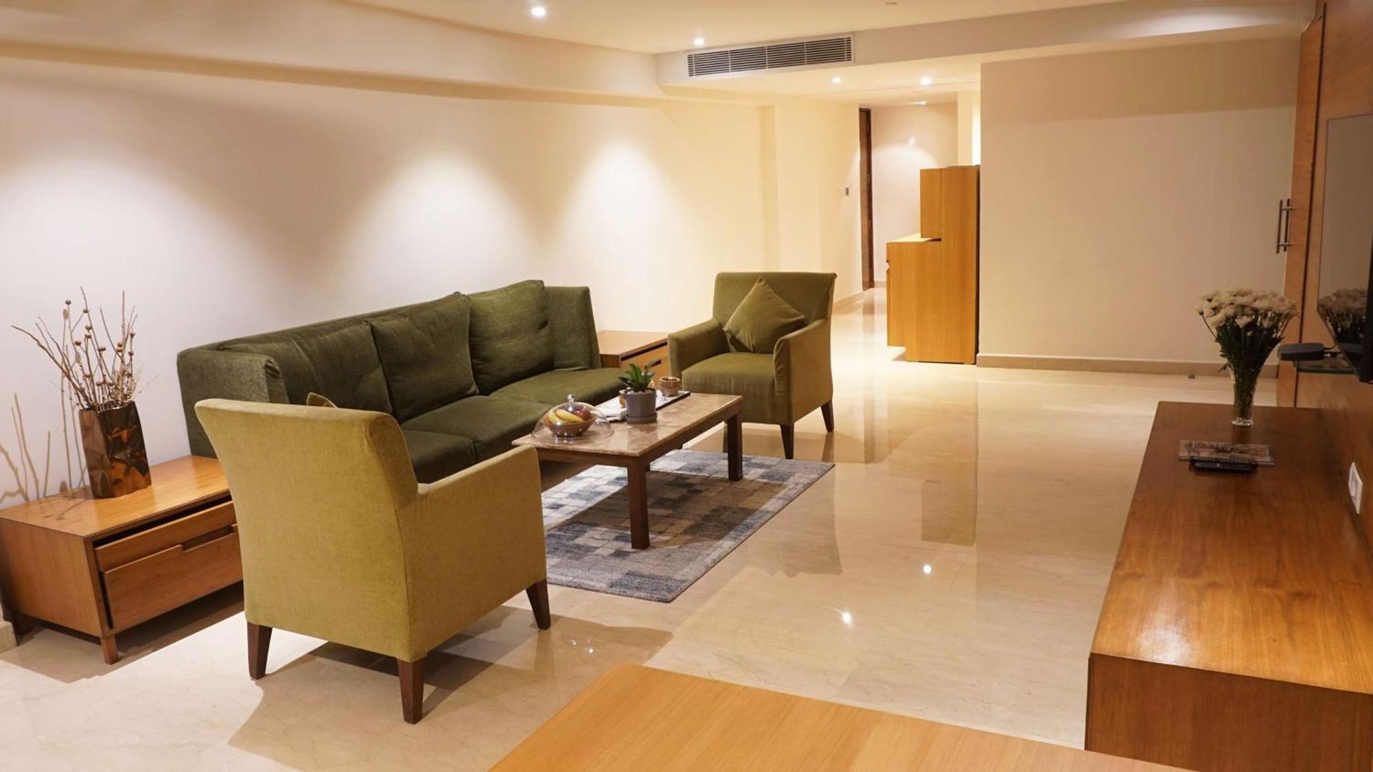 Radisson Blu Plaza Hotel Hyderabad Banjara Hills Bagian luar foto