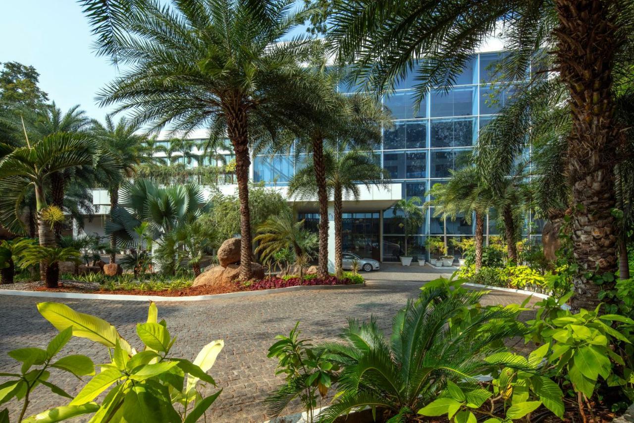 Radisson Blu Plaza Hotel Hyderabad Banjara Hills Bagian luar foto The Leela Palace, Chennai