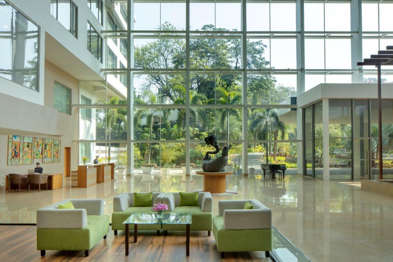 Radisson Blu Plaza Hotel Hyderabad Banjara Hills Bagian luar foto The lobby of the Park Hotel, New Delhi